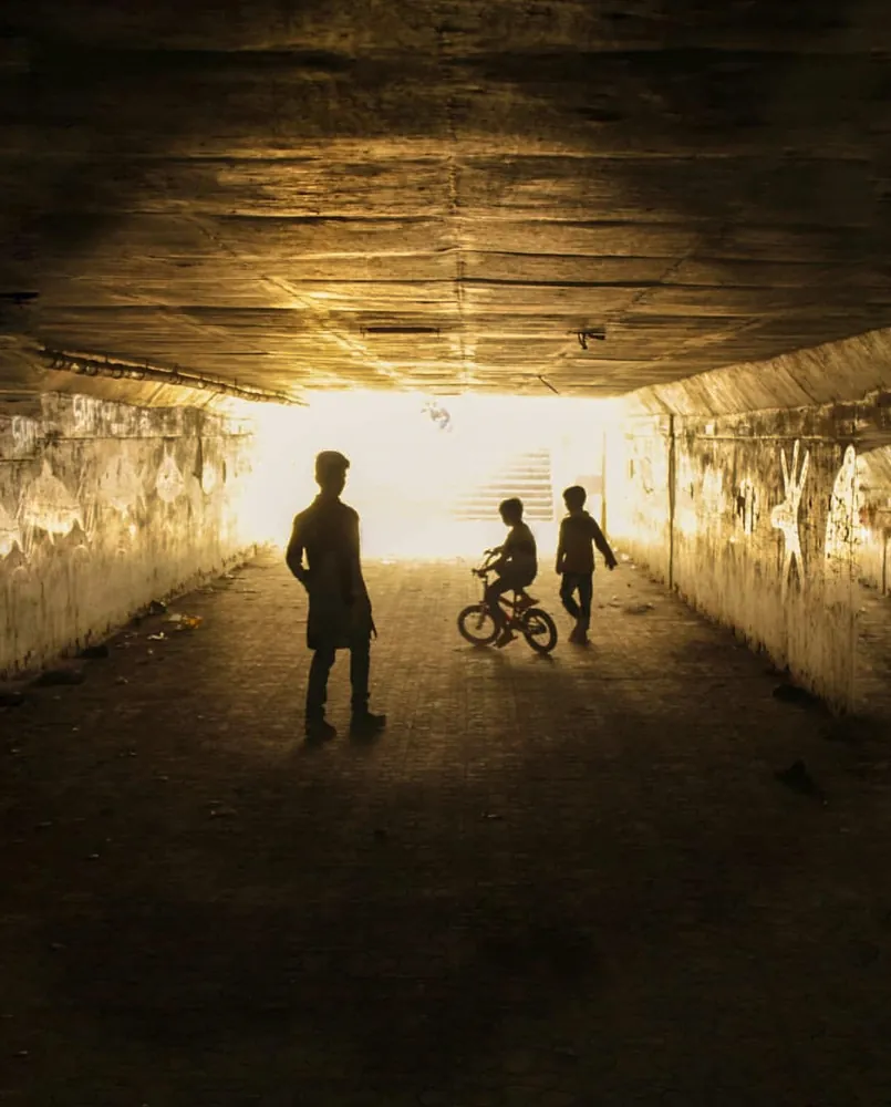 Tunnel silhouette